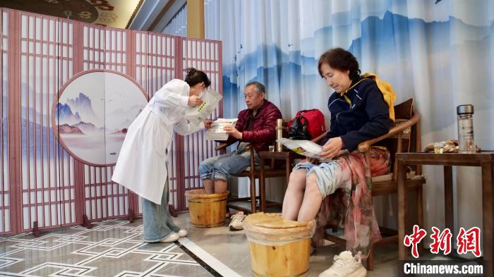 （走进中国乡村）甘肃宕昌发展康养旅游 千年药乡引客来